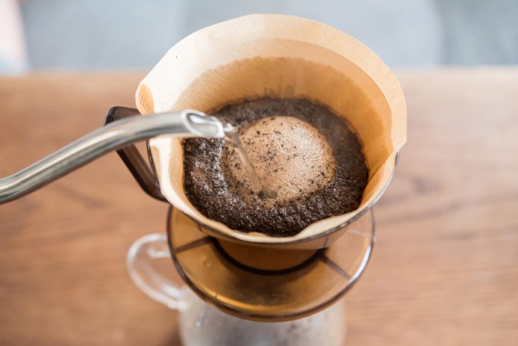 コーヒー豆のかすを手軽に上手に活用させ得られる消臭脱臭効果について画像